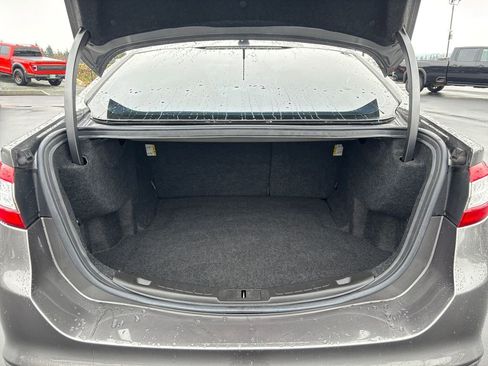 Used 2014 Ford Fusion SE w/ Equipment Group 202A image 25