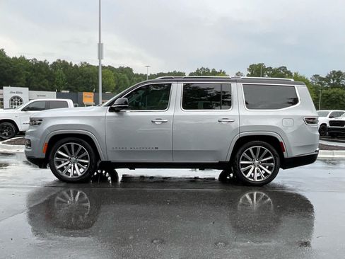 Used 2023 Jeep Grand Wagoneer 4WD w/ Flexible Seating Group image 2