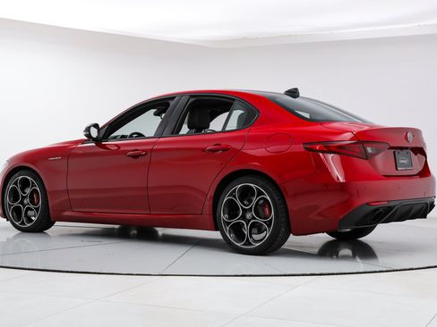 Used 2023 Alfa Romeo Giulia Veloce RWD image 3