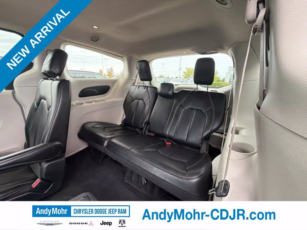 Used 2024 Chrysler Pacifica Touring-L FWD image 19