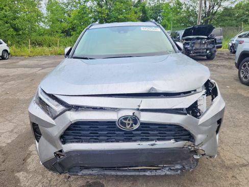Used 2025 Toyota RAV4 XLE AWD/4WD image 2