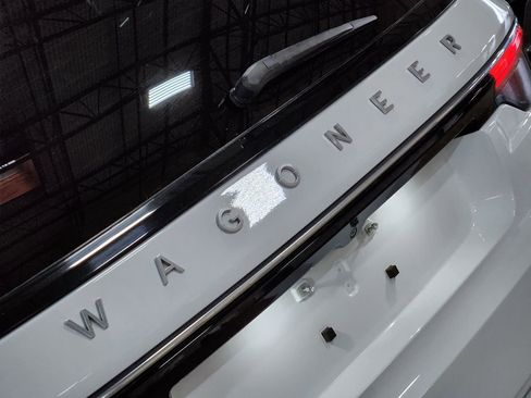 Used 2022 Jeep Wagoneer Series III w/ Premium Group I image 25