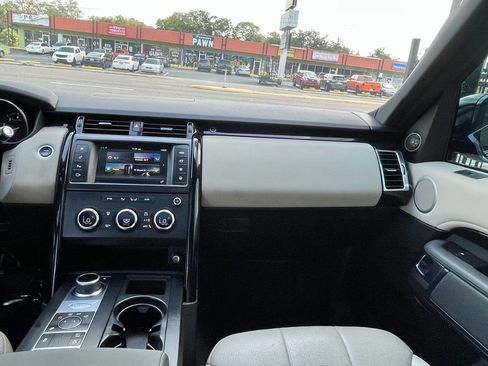 Used 2017 Land Rover Discovery SE image 33