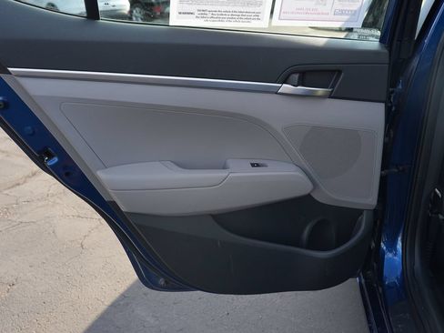 Used 2020 Hyundai Elantra SE FWD image 18