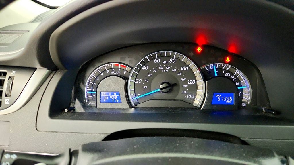 Used 2014 Toyota Camry SE FWD image 14