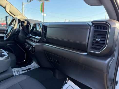 Used 2024 Chevrolet Silverado 2500 LT image 12