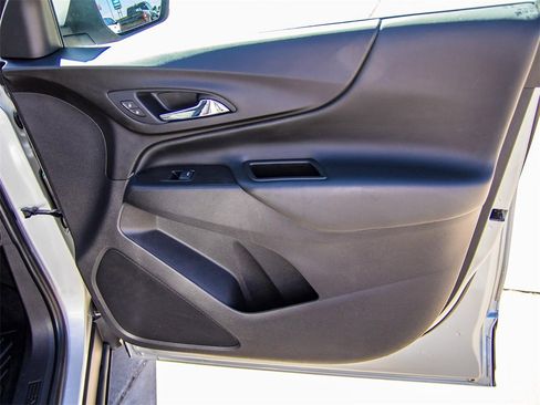 Used 2021 Chevrolet Equinox LT image 17