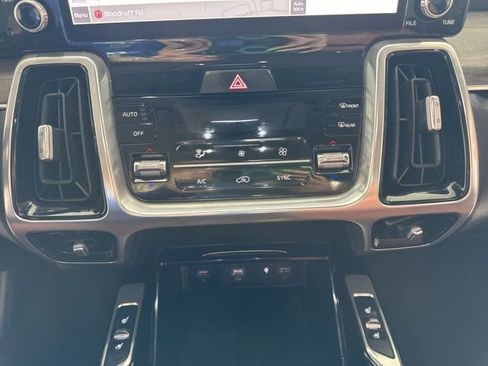 Used 2022 Kia Sorento SX Prestige w/ Rust Color Package AWD/4WD image 18
