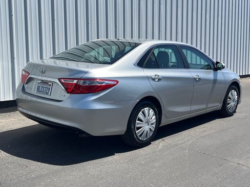 Used 2017 Toyota Camry LE FWD image 6