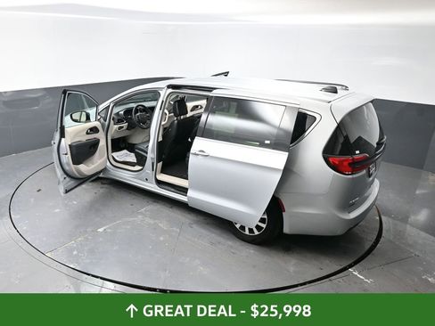 Used 2024 Chrysler Pacifica Limited FWD image 61