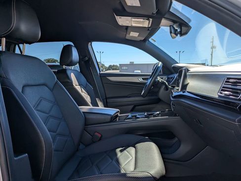 Used 2024 Volkswagen Atlas Cross Sport SE image 31