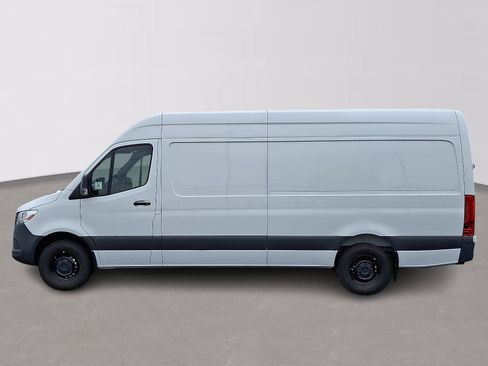 Used 2024 Mercedes-Benz Sprinter 2500 image 7