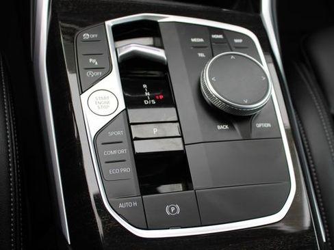 Used 2023 BMW 330i Sedan w/ Convenience Package RWD image 17