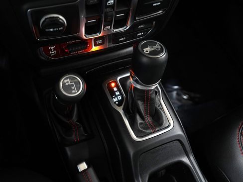 Used 2018 Jeep Wrangler Unlimited Rubicon image 24