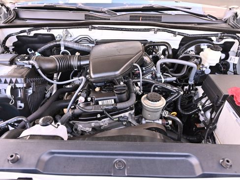 Used 2017 Toyota Tacoma SR AWD/4WD image 30