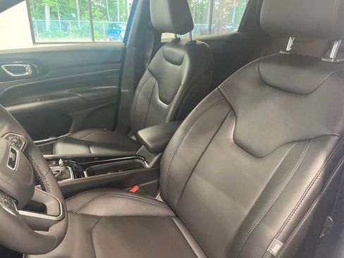 Used 2025 Jeep Compass Limited w/ Sun & Sound Group image 11