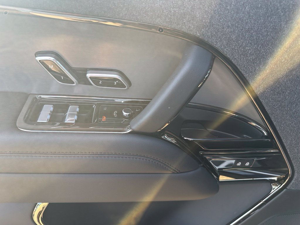 Used 2023 Land Rover Range Rover Sport SE AWD/4WD image 14