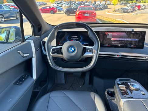 Used 2023 BMW iX xDrive50 w/ Sport Package AWD/4WD image 7