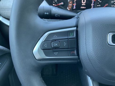 Used 2025 Jeep Compass Latitude w/ Sun & Sound Group AWD/4WD image 29