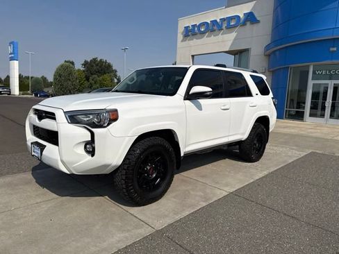 Used 2021 Toyota 4Runner SR5 Premium w/ Moonroof Package AWD/4WD image 12