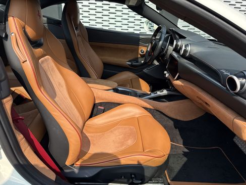 Used 2019 Ferrari Portofino RWD image 28