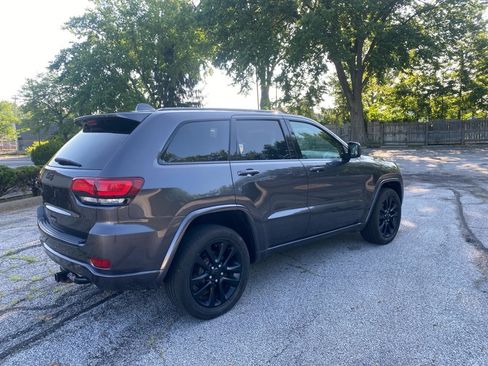 Used 2017 Jeep Grand Cherokee Altitude AWD/4WD image 5