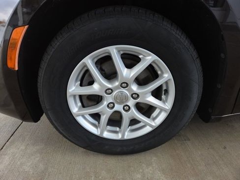 Used 2017 Chrysler Pacifica LX image 52