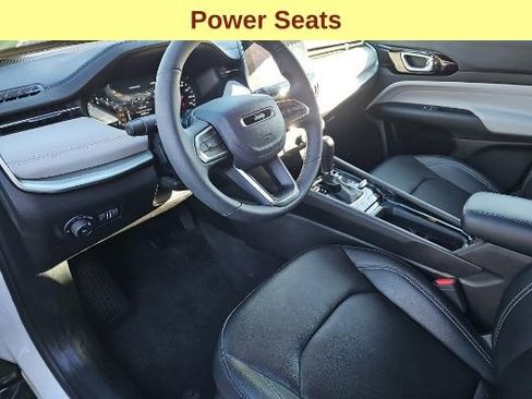 Used 2025 Jeep Compass Limited AWD/4WD image 11