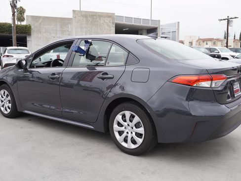 Used 2023 Toyota Corolla LE w/ Carpet Mat Package (TMS) FWD image 5
