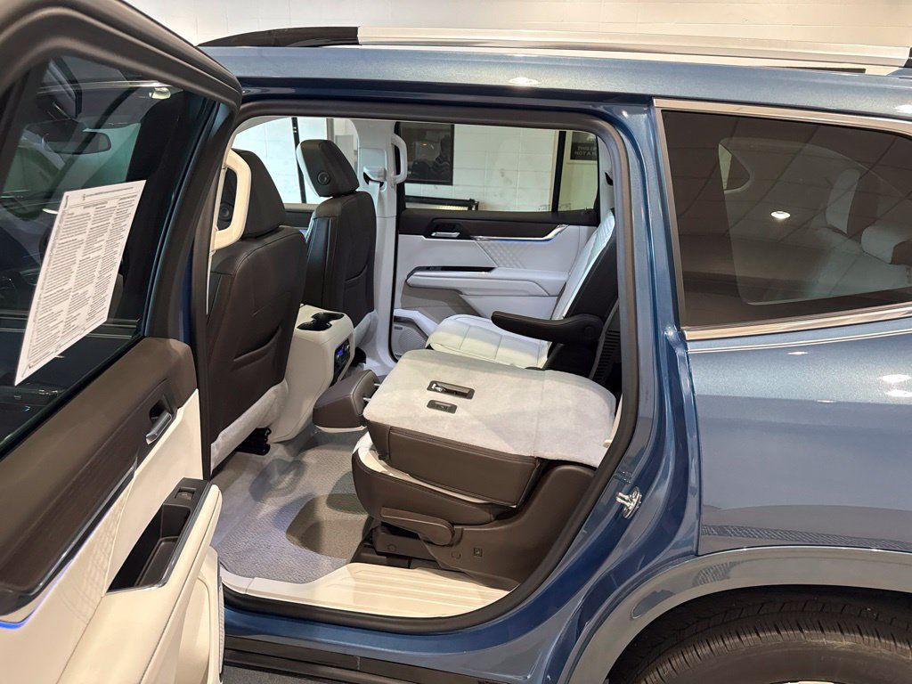 Used 2024 GMC Acadia Denali w/ LPO, Floor Liner Package AWD/4WD image 21