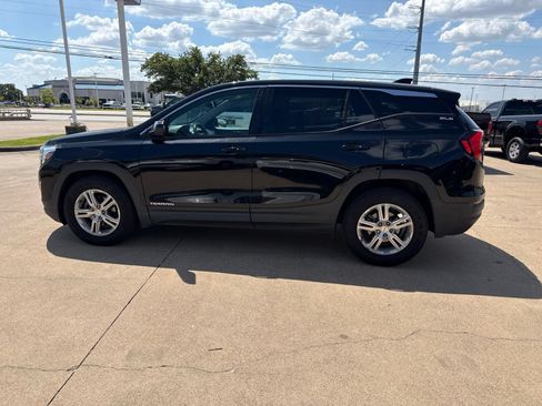 Used 2019 GMC Terrain SLE w/ LPO, Cargo Package FWD image 4