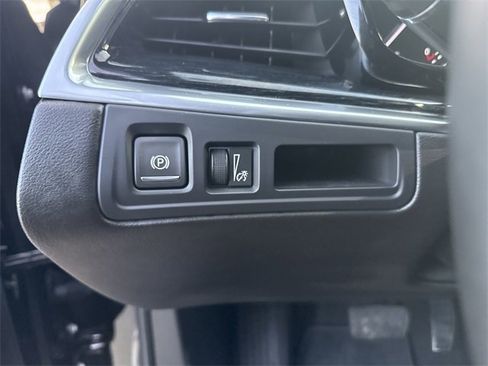 Used 2025 Cadillac XT5 Premium Luxury image 12