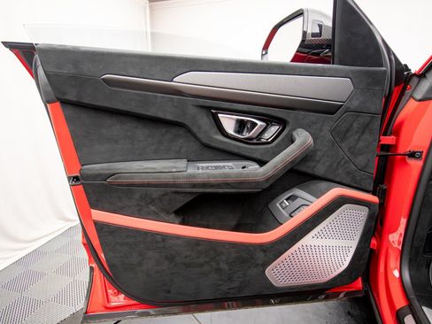 Used 2024 Lamborghini Urus Performante AWD/4WD image 45