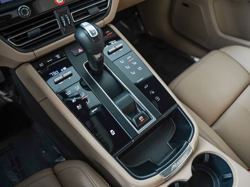 Certified 2026 Porsche Macan AWD/4WD image 20
