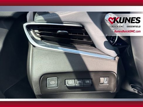Used 2022 Buick Enclave Premium AWD/4WD image 32