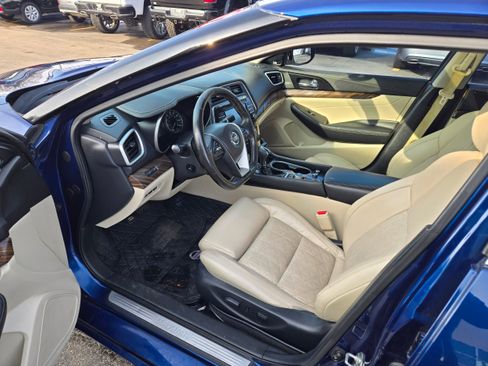 Used 2017 Nissan Maxima Platinum image 4