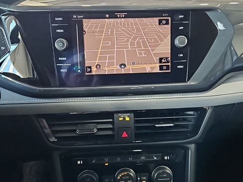 Used 2022 Volkswagen Taos SEL image 32