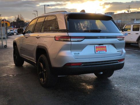 New 2025 Jeep Grand Cherokee Limited w/ Black Appearance Package image 8
