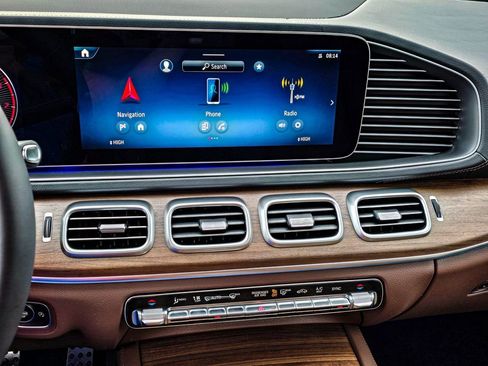 New 2026 Mercedes-Benz GLS 450 4MATIC image 17