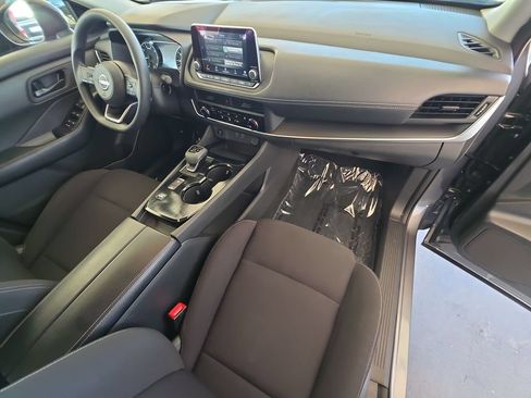 Used 2024 Nissan Rogue S FWD image 30