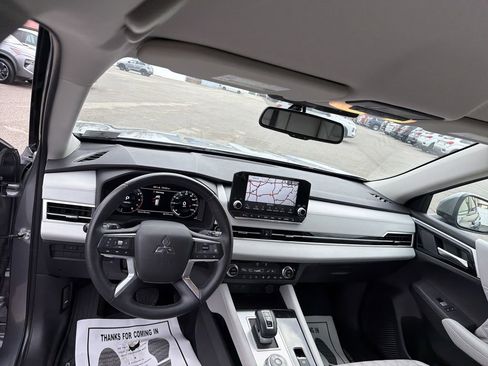 Used 2023 Mitsubishi Outlander SEL image 13