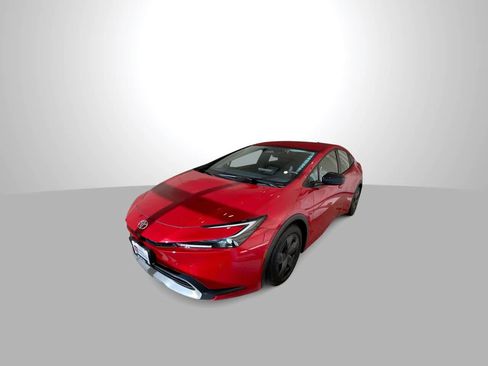 Used 2026 Toyota Prius Plug-In Hybrid FWD image 4
