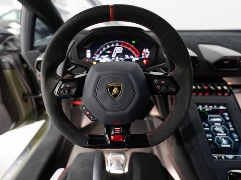 Used 2022 Lamborghini Huracan STO image 13