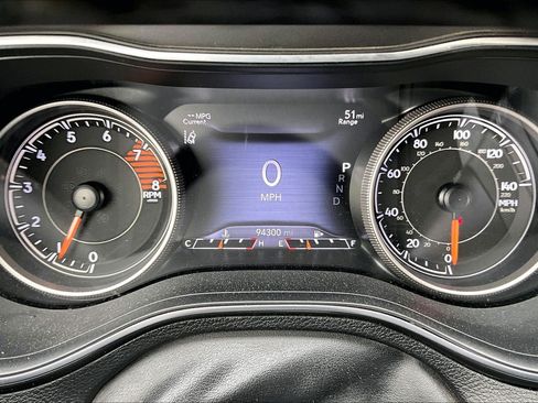 Used 2019 Jeep Cherokee Trailhawk AWD/4WD image 19