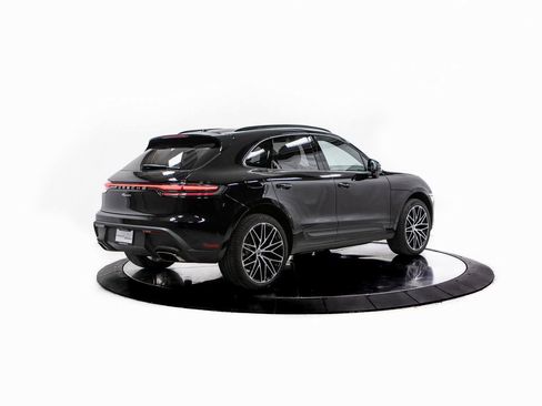 Certified 2025 Porsche Macan image 7