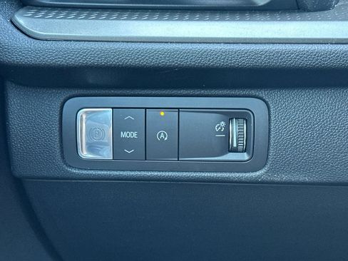 Used 2026 Chevrolet Traverse LT w/ LPO, Floor Liner Package FWD image 37