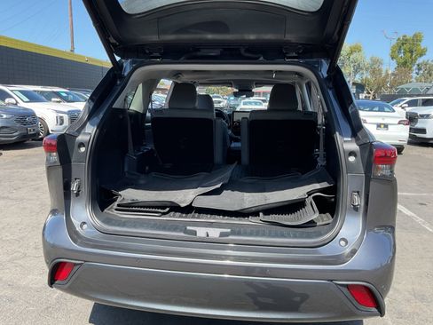 Used 2023 Toyota Highlander Limited FWD image 23