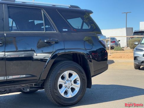 Certified 2024 Toyota 4Runner SR5 Premium w/ Moonroof Package image 10
