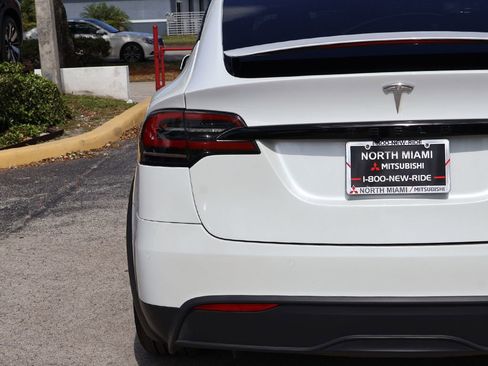Used 2022 Tesla Model X image 15