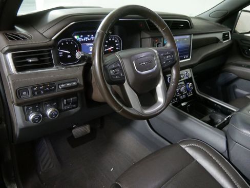 Used 2021 GMC Yukon XL Denali w/ Denali Ultimate Package AWD/4WD image 14